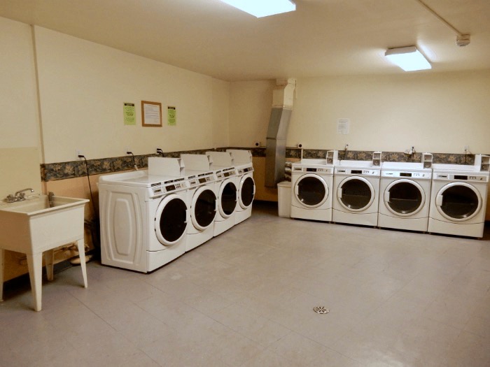 MQ84Marquette Highlandslaundry room